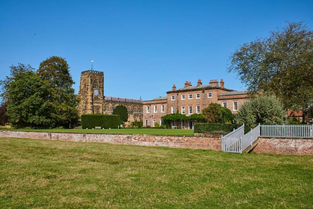 Thirsk Hall South Wing, North Yorkshire Eksteriør billede