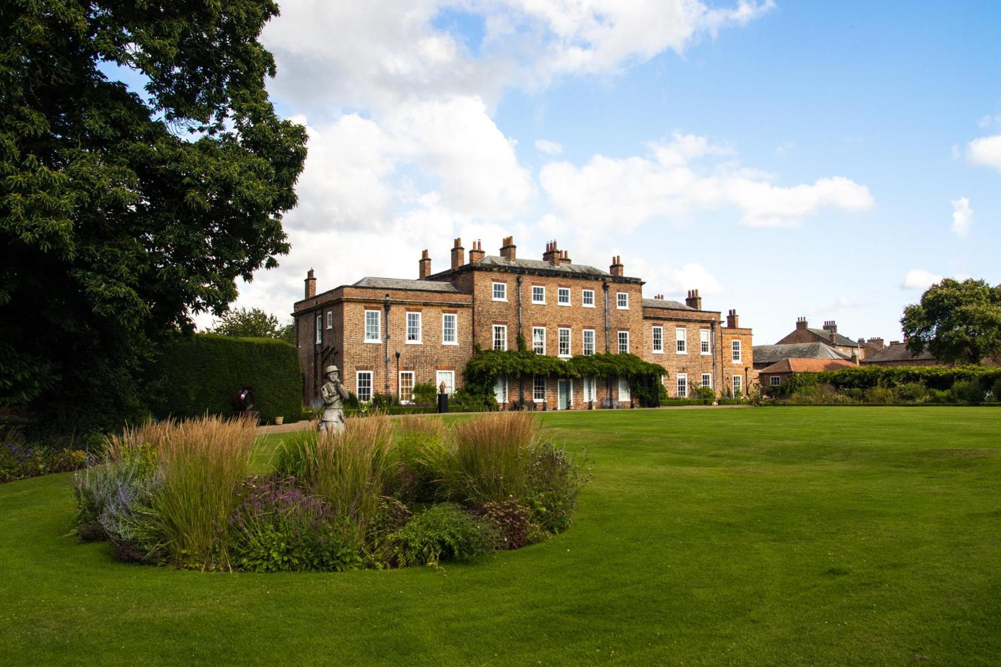 Thirsk Hall South Wing, North Yorkshire Eksteriør billede